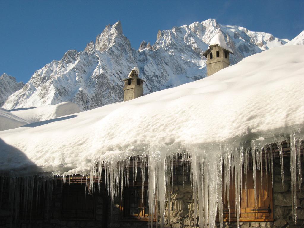 Hotel La Grange - Animal Chic Hotel Courmayeur Bagian luar foto