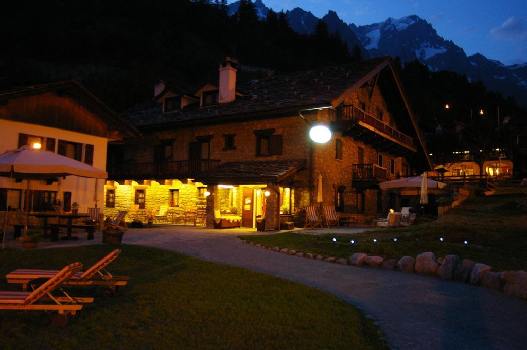 Hotel La Grange - Animal Chic Hotel Courmayeur Bagian luar foto