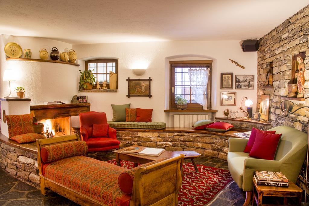 Hotel La Grange - Animal Chic Hotel Courmayeur Bagian luar foto