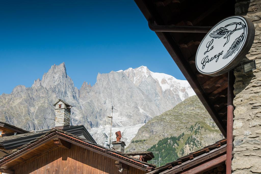 Hotel La Grange - Animal Chic Hotel Courmayeur Bagian luar foto